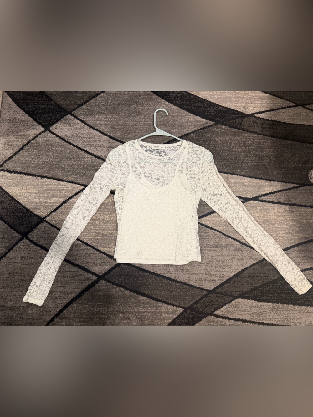 HOLLISTER WHITE LACE LONG SLEEVE TOP